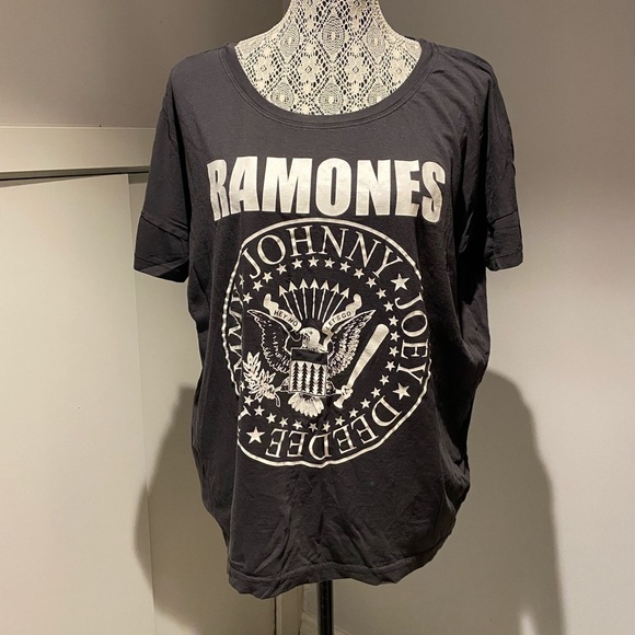 3 for $40 H&M Ramones tshirt wide fit size XS - Picture 1 of 2